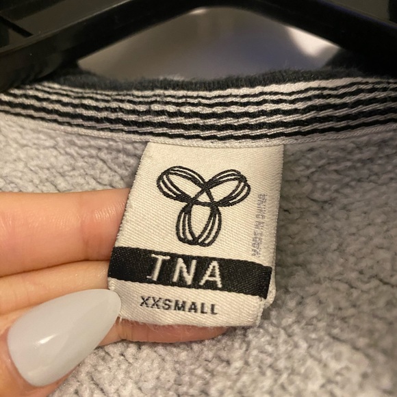 Aritzia TNA Zipped Hoodie - Picture 4 of 6